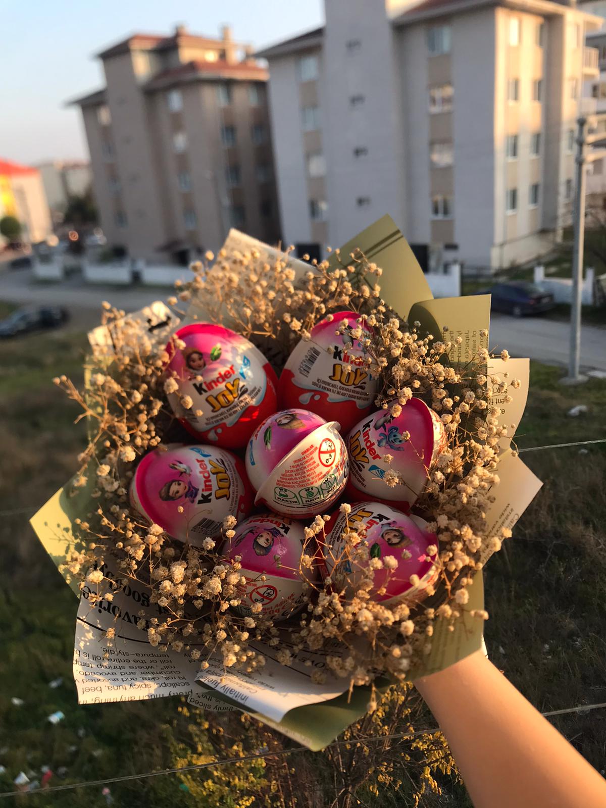 Kinder Joy sürpriz yumurta buketi